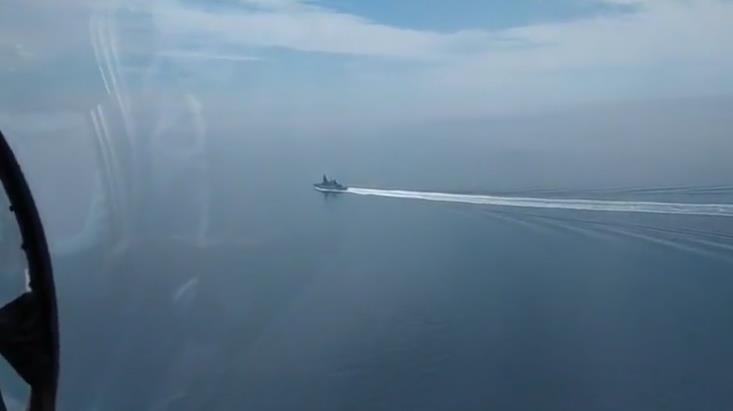 英國海軍「保衛者」號驅逐艦在黑海水域侵犯俄羅斯領海，俄羅斯軍艦隨後開火示警。 圖 : 翻攝自俄國官方網站