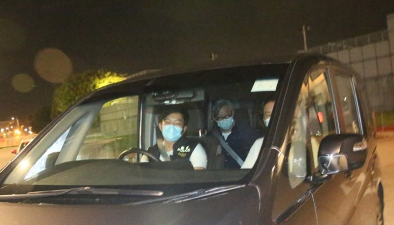 香港《蘋果日報》前主筆馮偉光昨晚（27日）準備搭機離港前往英國時，被港警以涉嫌勾結外國勢力拘捕。   圖：翻攝自觀察者網 微博