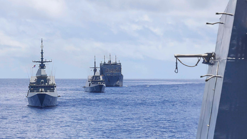 美國海軍與新加坡海軍進行「太平洋獅鷲2021演習(Pacific Griffin)」。   圖：翻攝U.S. Pacific Fleet推特