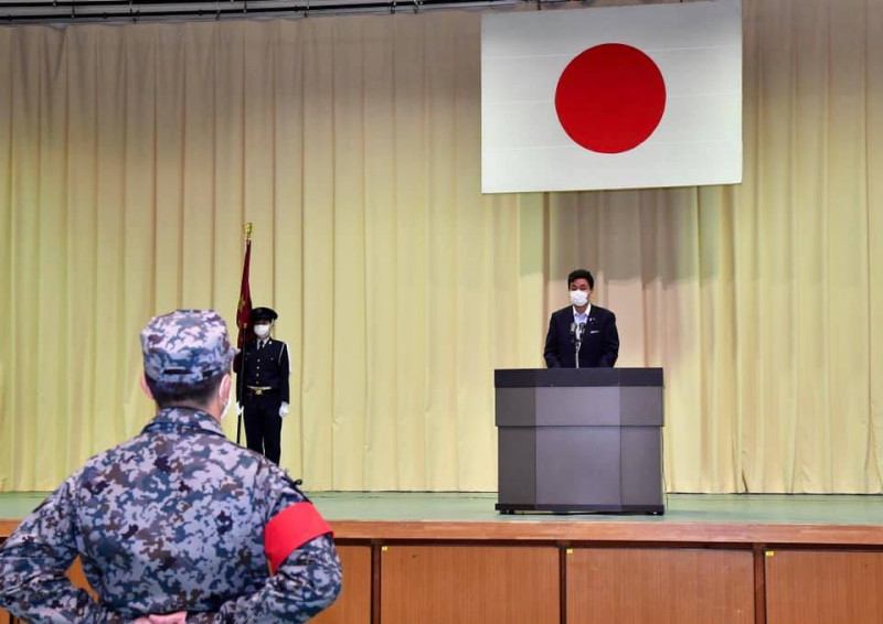 日本防衛大臣岸信夫30日視察北海道千歲市的自衛隊部隊。   圖：翻攝岸信夫臉書