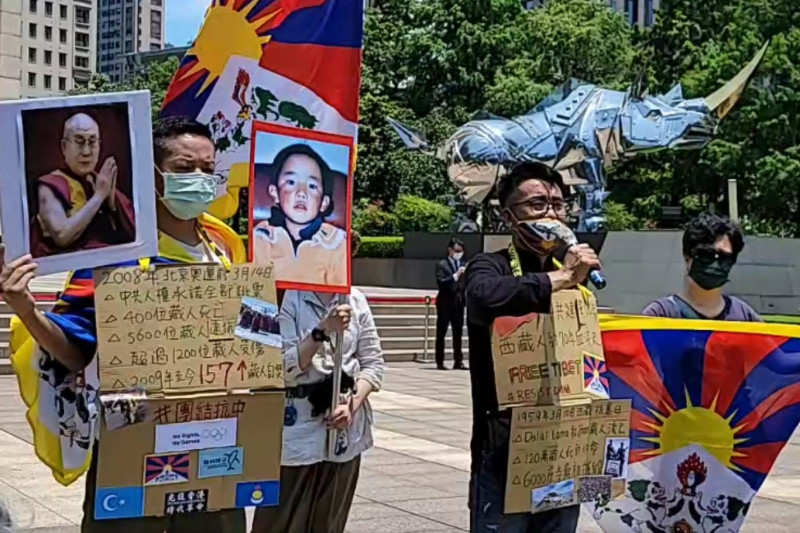 在台藏人團體「西藏台灣人權連線」曾到位於台北市松仁路的中國銀行台北分行抗議。   圖：翻拍自臉書