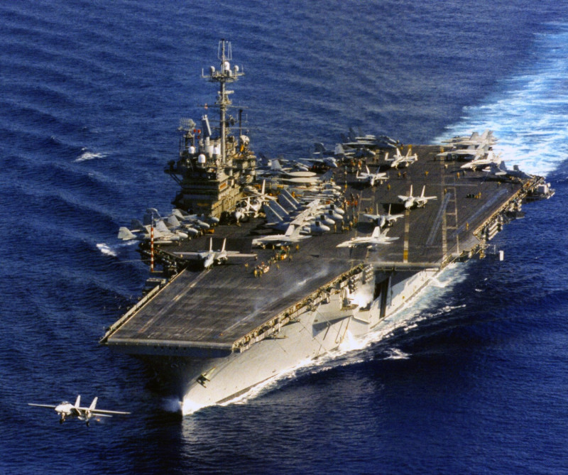 美國太平洋艦隊在臉書po出「獨立號航空母艦」圖片，該航艦曾在1996年通過台灣海峽，以警告中國不要輕舉妄動。   圖：取自U.S. Pacific Fleet