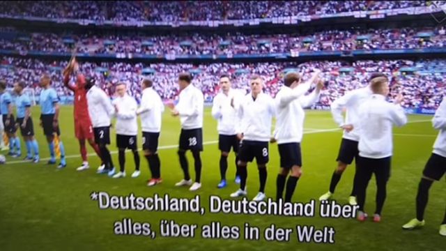 荷蘭電視台在畫面中加上了《德意志之歌》歌詞中加了最受爭議的一句納粹的「德國高於一切，高於世上的一切。」   圖 : 電視台畫面截圖