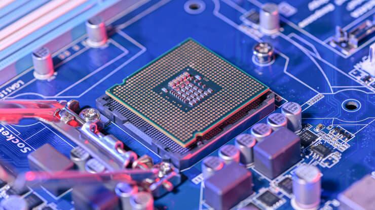 在全球晶片短缺之際，英國最大晶片製造商Newport Wafer Fab（NWF）將被中資企業安世半導體（Nexperia）收購。   圖  : 翻攝自環球網