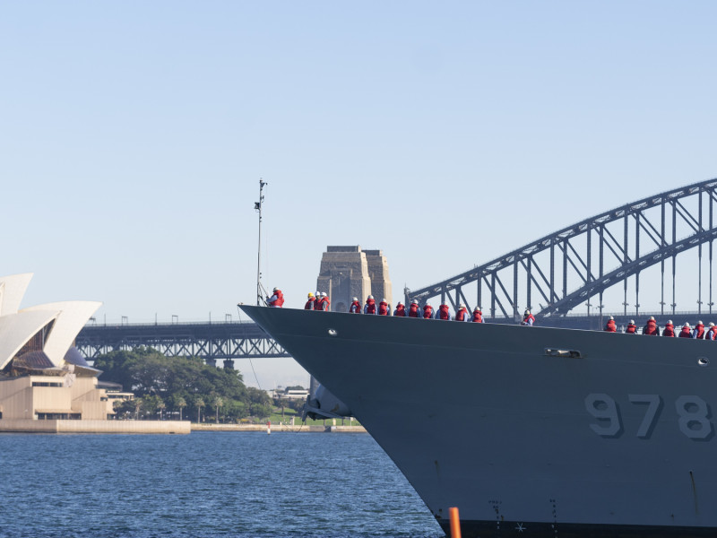 美澳「護身軍刀」軍演，南韓首次派兵參演，軍艦駛進澳洲雪梨港。   圖：翻攝Royal Australian Navy推特