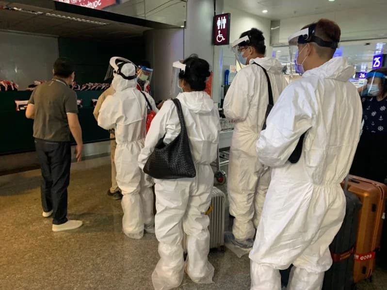 飛關島打疫苗直航班機今日首航，有逾7成是49歲以下旅客。   圖：雄獅旅遊／提供
