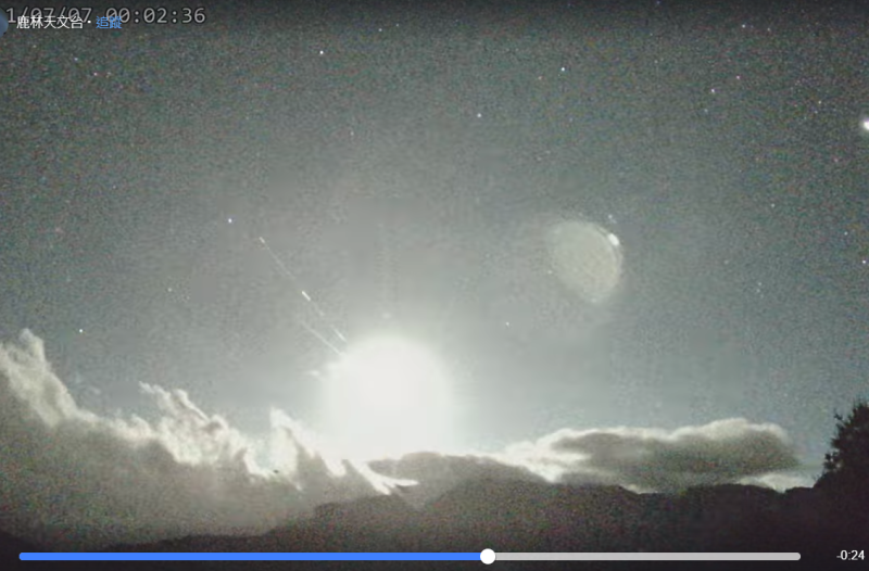 中央大學鹿林天文台在臉書指出這是流星，還提到「超級猛的一顆」、「爆閃四次」。   圖：翻攝鹿林天文台臉書