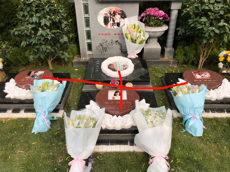 林生斌妻兒之墓被稱為「十字鎖魂墓」。   圖：翻攝自微博
