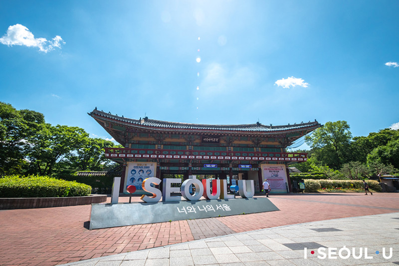 南韓首爾市政府7日發佈公告，指為防堵新冠肺炎疫情，將「無限期」延長市中心禁止集會和轄區內禁止10人以上集會的現行措施。   圖：翻攝首爾市政府網站