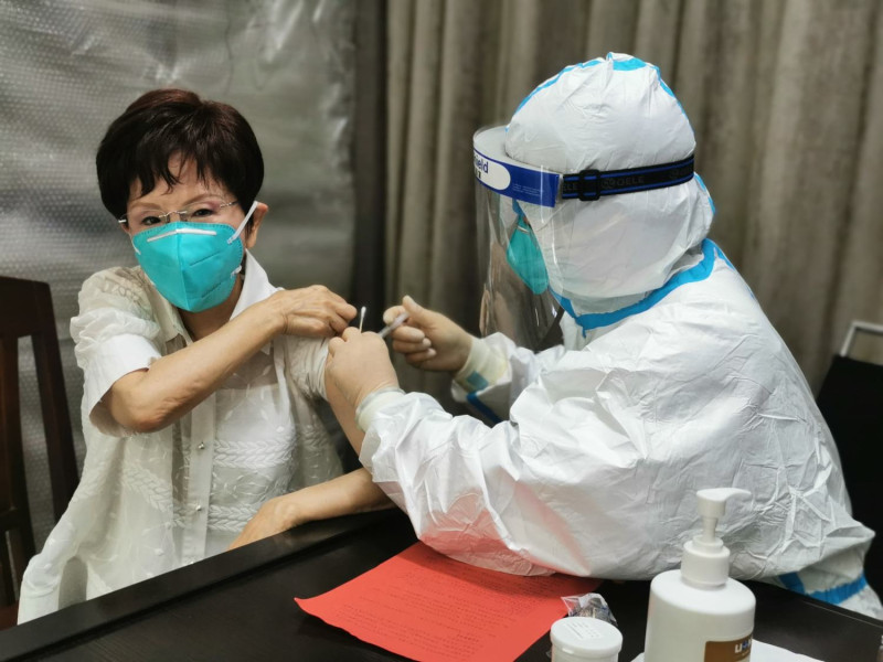 國民黨前主席洪秀柱已在浙江接種中國疫苗。   圖：擷取自洪秀柱臉書