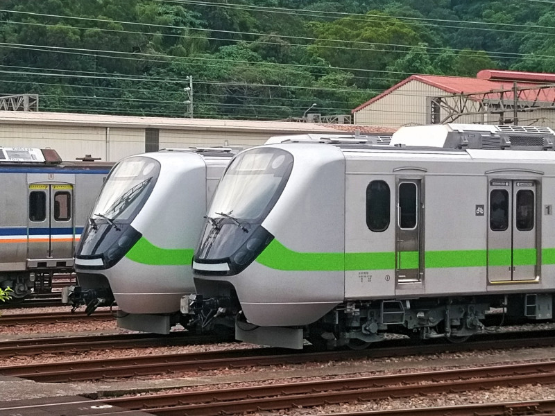 台鐵新購入的區間車EMU900上路以來頻傳瑕疵，黃國昌說7個月就故障高達684次。（資料照）   圖：交通部台鐵局／提供