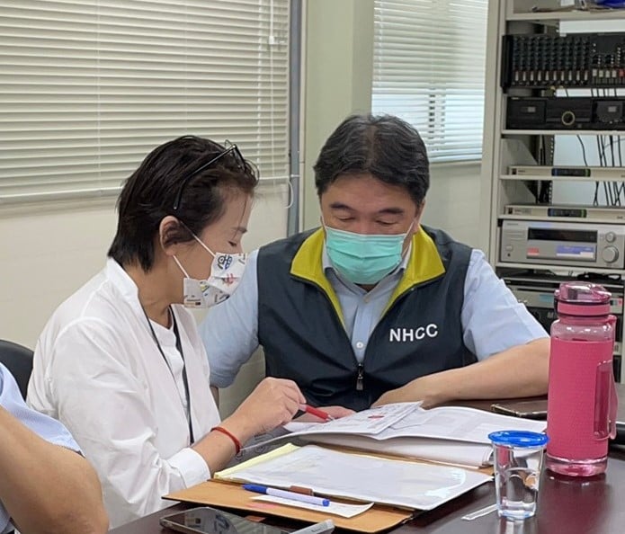 台北市副市長黃珊珊在臉書發文表示，三立電視確診者相關接觸同仁PCR檢測皆為陰性。   