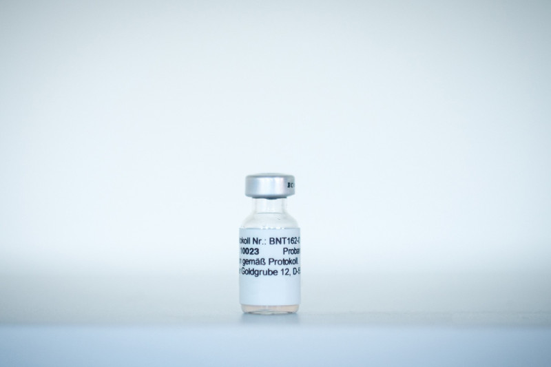 幾經波折，1000萬劑德國原廠直送的BNT疫苗採購完成簽約，鴻海創辦人郭台銘表示將努力催到貨。   圖：翻攝自BioNTech SE推特