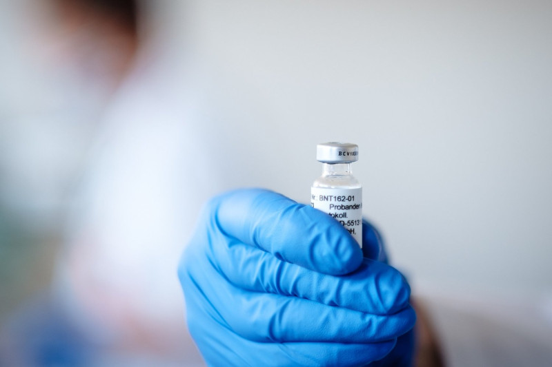 鴻海、台積電聯合聲明，採購的1000萬劑BNT疫苗應該會在九月底抵達。   圖：翻攝BioNTech SE推特