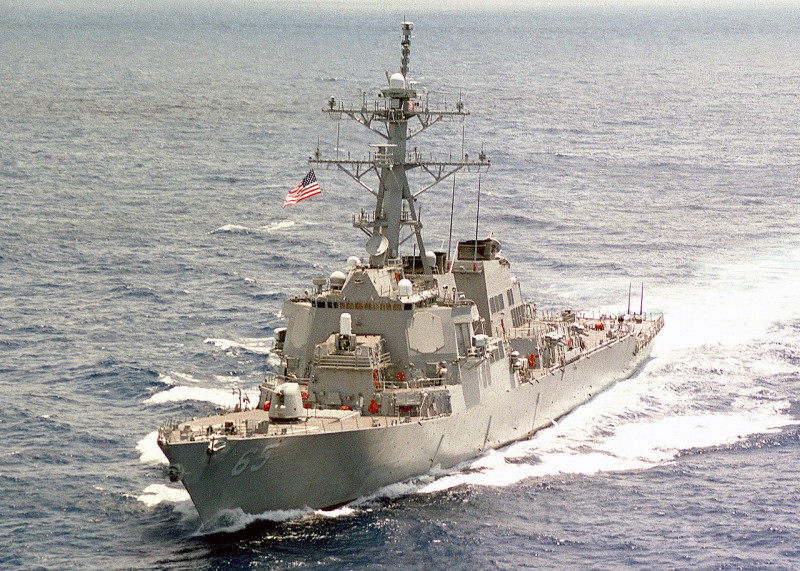 美軍勃克級飛彈驅逐艦「班福特號(DDG-65)」根據國際法在西沙群島附近主張航行權利和自由。   圖：翻攝維基百科