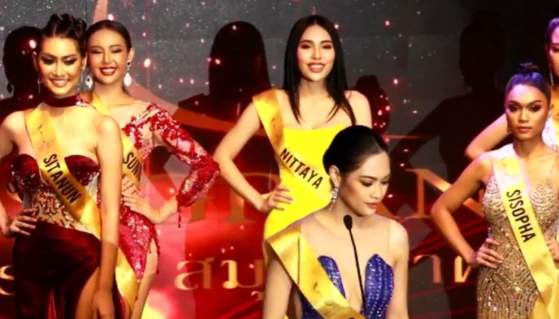 泰國選美比賽遭爆出，「參賽者未配戴口罩」，目前共有22位參與者染疫。   圖 : 翻攝自環球時報