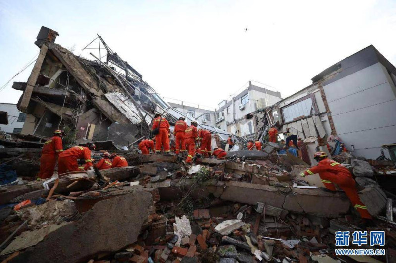 中國蘇州四季開源酒店昨（12）日發生坍塌意外。   圖：翻攝自新華社