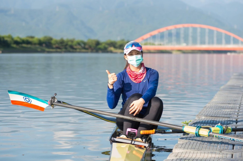 台灣奧運划船選手黃義婷將飛往東京比賽。   圖：擷自林姿妙臉書