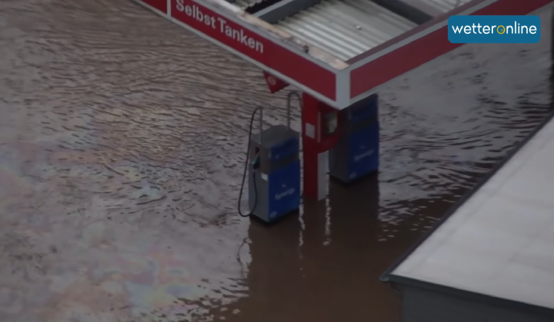 德國西部暴雨洪水氾濫。   圖: 截圖自Youtube