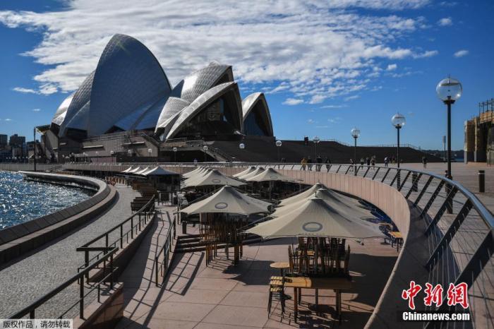 在澳洲宣布封城後，著名的觀光景點雪梨歌劇院外空無一人。   圖 : 翻攝自中新網