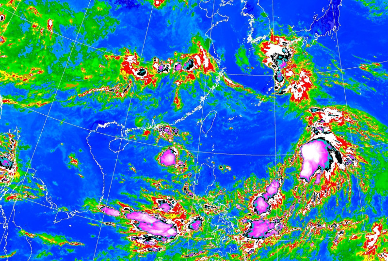氣象專家吳聖宇表示，熱帶低壓最快將在今晚增強成為颱風「烟花」。   圖：中央氣象局／提供