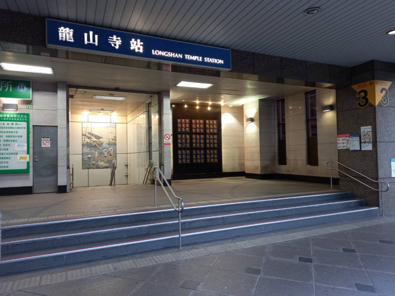 北捷宣布昔為重災區的萬華區，封閉的西門站1、2、3號出入口及龍山寺站3號出入口，自即日起恢復旅客通行。   圖/台北捷運提供
