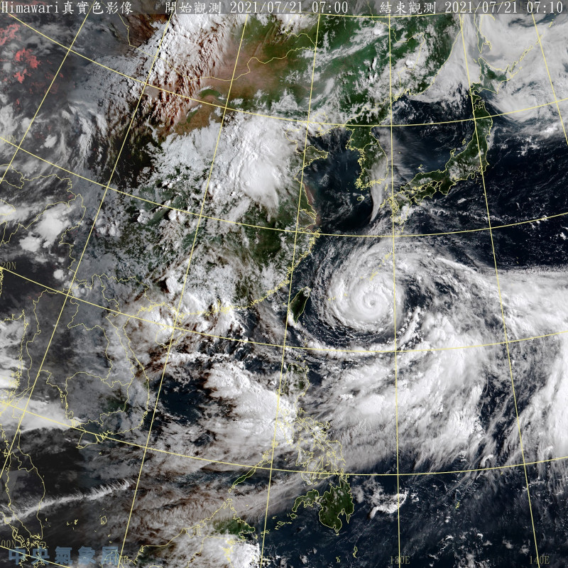 受到中度颱風「烟花」、輕度颱風「查帕卡」夾擊影響，各地天氣趨於不穩定，高雄與屏東大雨不斷。   圖：中央氣象局/提供