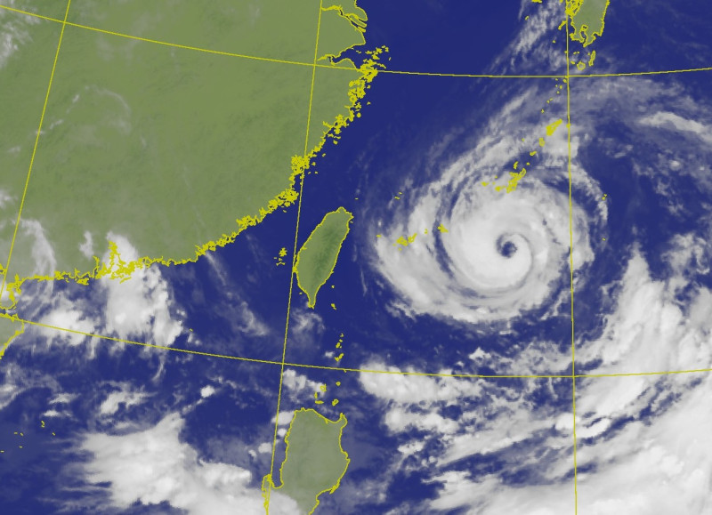 氣象專家吳德榮表示，預估明日至週六烟花颱風最接近台灣，其中北台灣受影響最劇烈。   圖：中央氣象局／提供