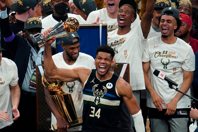 當家球星「字母哥」Giannis Antetokounmpo帥公鹿奪冠並當選FMVP，字母哥三兄弟都奪冠也締造NBA史上首次。   圖：美聯社／達志影像／提供