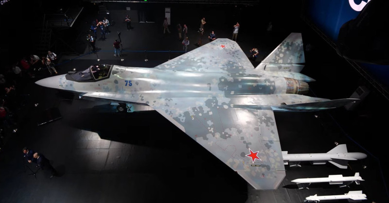 俄羅斯推出最新單發動機五代戰機「Checkmate(將死，象棋類遊戲用語指攻擊對方國王或將帥)」。   圖：翻攝Fighterman_FFRC推特
