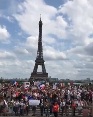 法國全國各地總共有16萬人走上街頭。   圖/截取自推特影片