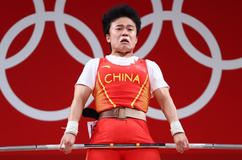 中國選手侯志慧24日在女子舉重49公斤級拿下金牌   圖:達志影像/路透社