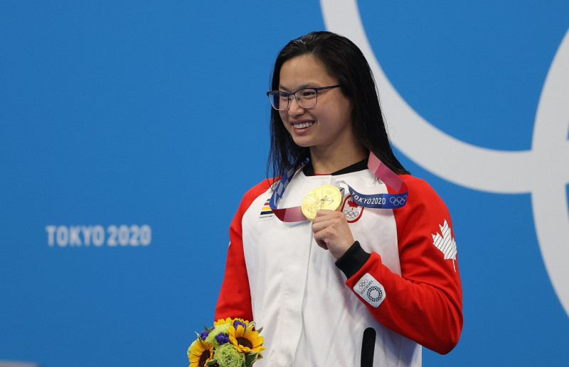 加拿大華裔女泳將Margaret MacNeil 以55秒59的驚人成績，為加拿大奪下本屆奧運第一個金牌。   圖: 翻攝自推特/ Swimming Canada / Natation Canada