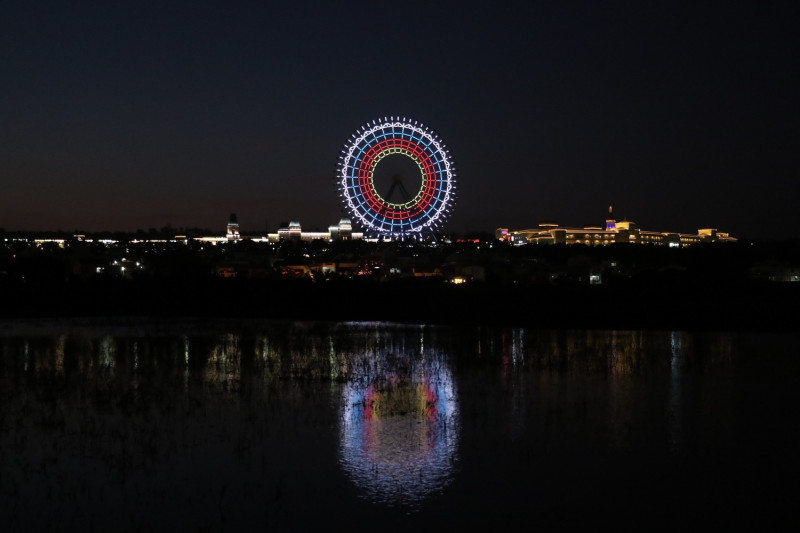 麗寶樂園摩天輪「天空之夢」燈光秀，寫上TW GO ❤️。   圖：麗寶樂園提供