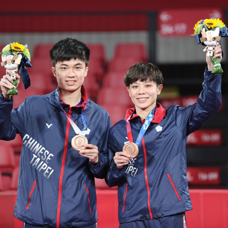 鄭怡靜與林昀儒26日勇奪東奧台灣桌球混雙組合銅牌，是台灣「純本土」桌球員在奧運會桌球項目的第一面獎牌。   圖：翻攝鄭怡靜臉書