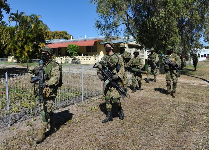 日本「水陸機動團」在昆士蘭與澳洲陸軍進行城鎮戰訓練。   圖：翻攝陸上総隊司令部推特