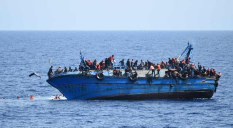 一艘載有非法移民的船隻當日在利比亞附近海域傾覆，造成至少57人死亡，其中包括20名女性和2名兒童。 (示意圖)   圖：翻攝自中國新聞網