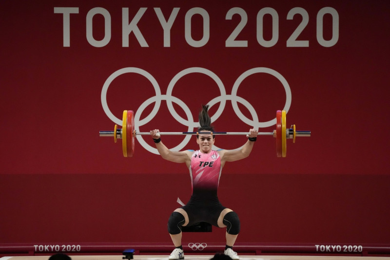 郭婞淳首先在抓舉項目完成103公斤，順利成為奧運紀錄保持人。   圖:達志影像/美聯社