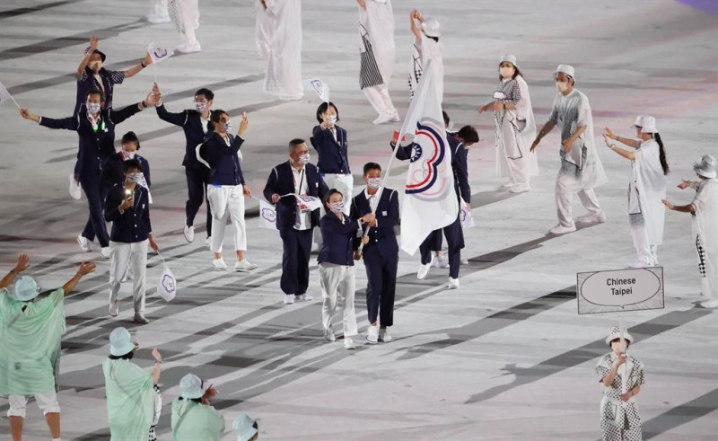 在奧運開幕式，台灣代表團以「Chinese Taipei」名義持中華台北會旗進場。   圖 : 體育署 / 提供