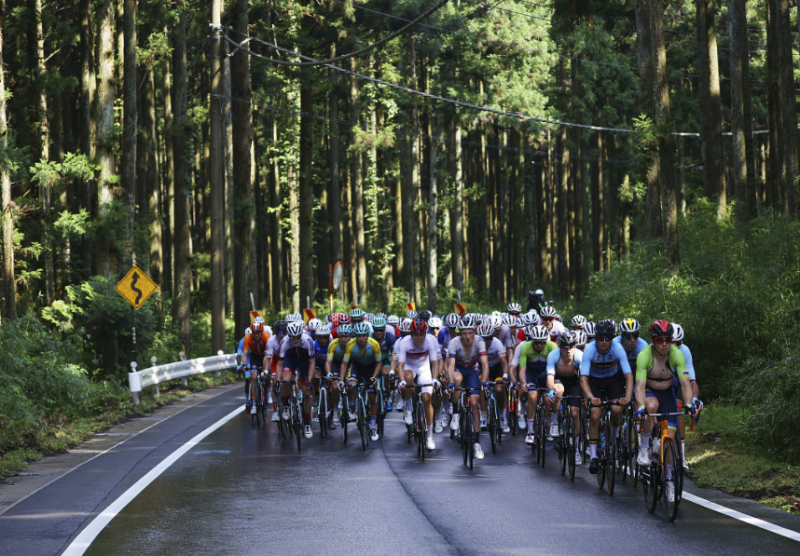 在東京奧運會28日的比賽上，自行車男子公路個人計時賽過程中，德國自行車聯盟體育主管帕特裡克·莫斯特侮辱對手是「騎駱駝的」   圖：翻攝自環球網