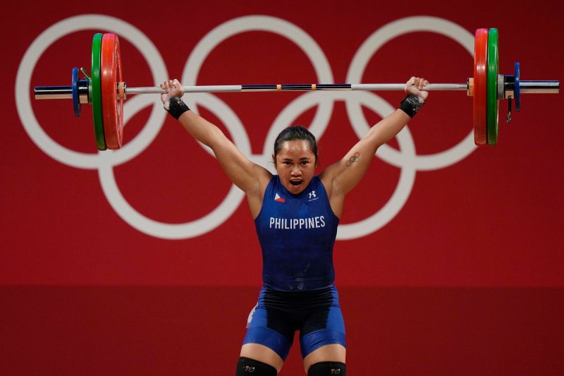 菲律賓舉重女將狄亞茲（Hidilyn Diaz）以挺舉127公斤、抓舉97公斤、總和224公斤成績，贏得東京奧運女子舉重55公斤級金牌，是菲律賓史上首面金牌。   圖/美聯社