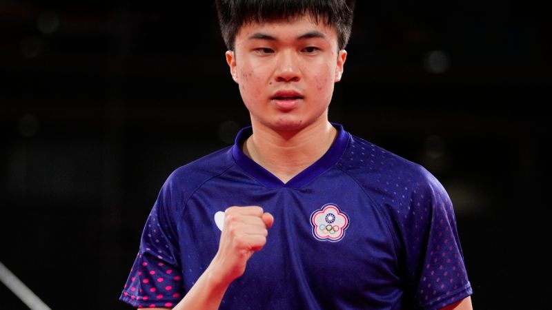 台灣桌球好手林昀儒在東京奧運男單四強戰出賽，擊敗世界球王樊振東。   圖／美聯社