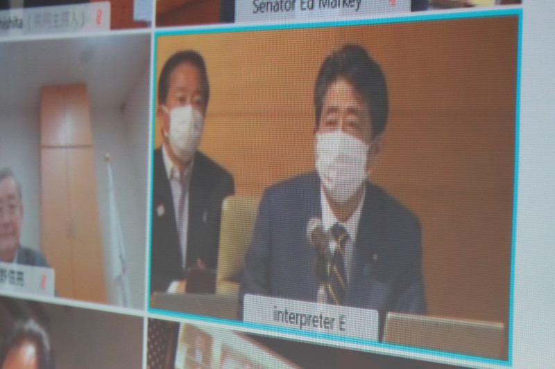 「台美日國會議員戰略論壇」以視訊形式舉行，「神秘嘉賓」安倍晉三為論壇開幕致賀詞，強調「台灣非常重要」。   圖：外交部／提供