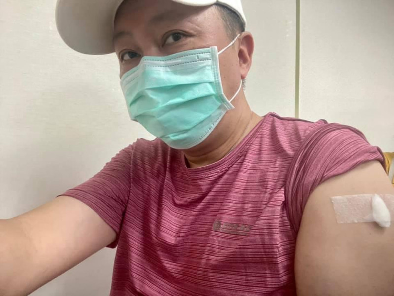 趙正平（趙哥）本月26日剛接種完AZ疫苗。   圖：翻攝自臉書