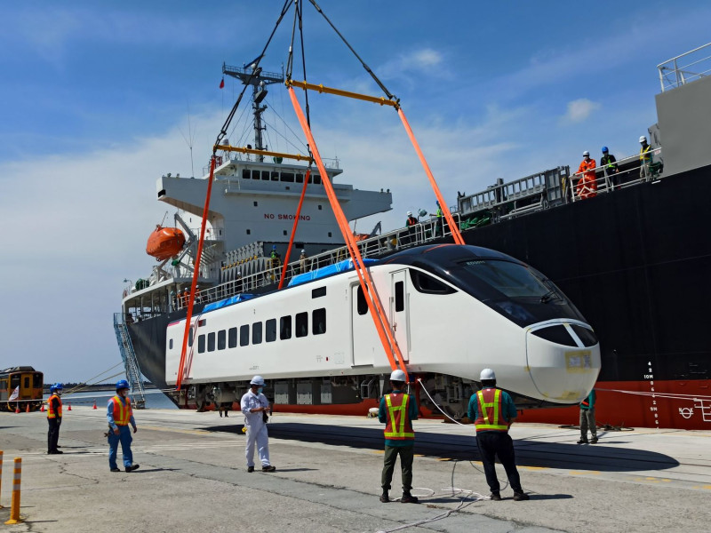 EMU3000新型城際列車可增加載客量４成。   圖：台鐵局／提供