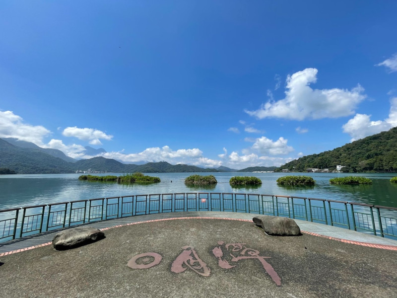 新平台以九蛙為圓心，讓遊客可以欣賞各種角度的九蛙。   圖：取自再發現。動感日月潭!臉書