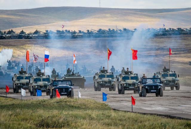中俄「西部協作-2021」聯合軍演8月9日至14日在中國寧夏舉行，雙方共派出兵力1萬餘人。   圖：翻攝陸網「每日必讀」