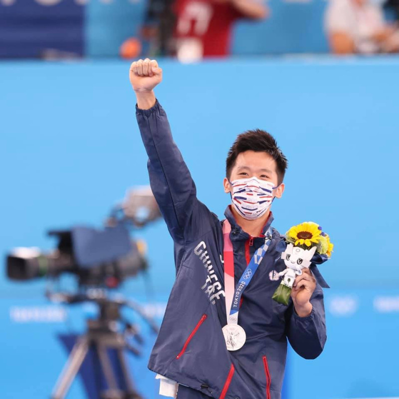 「鞍馬王子」李智凱為台灣奪得銀牌。   圖：翻攝 蔡英文 臉書