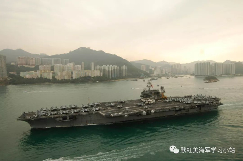1997年香港「回歸」後，美軍「小鷹號(CV-63)」航空母艦曾7次訪問香港。 圖：翻攝陸網「默虹美海軍學習小站」