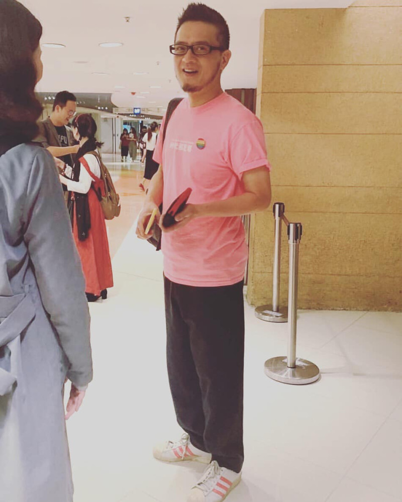 歌手黃耀明因涉嫌選舉舞弊遭起訴，現已獲准保釋。   圖: 翻攝自臉書/黃耀明 Anthony Wong 